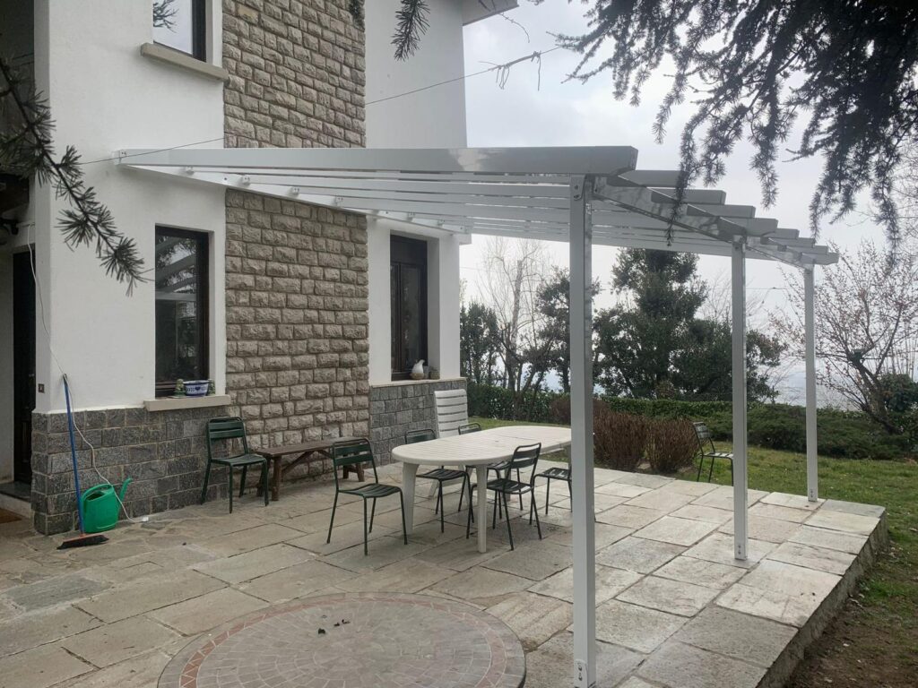 Pergola in alluminio smaltato bianco